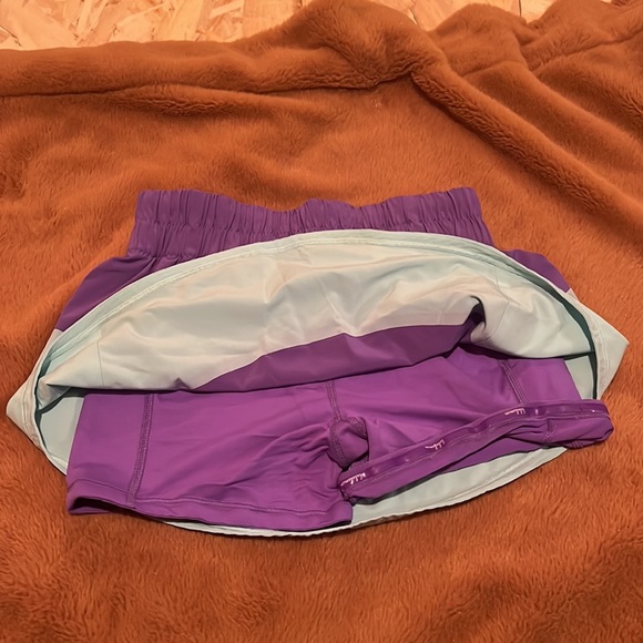 LULU running short size 4 - Picture 2 of 2